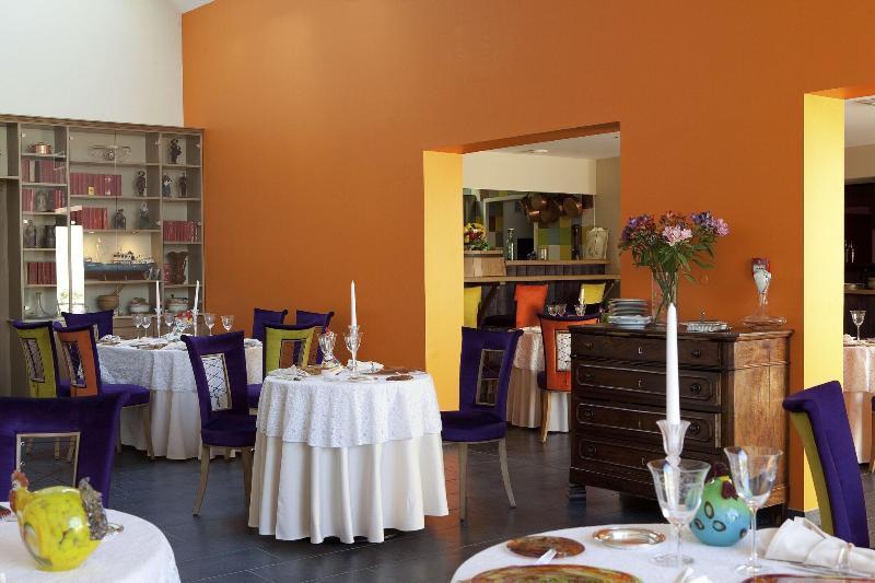 Logis Hotel O En Couleur Oucques-la-Nouvelle Ngoại thất bức ảnh
