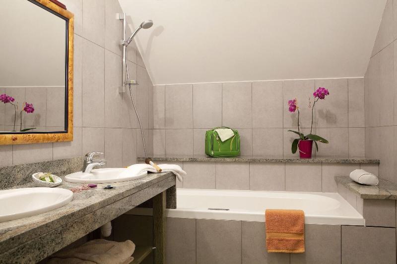 Logis Hotel O En Couleur Oucques-la-Nouvelle Ngoại thất bức ảnh