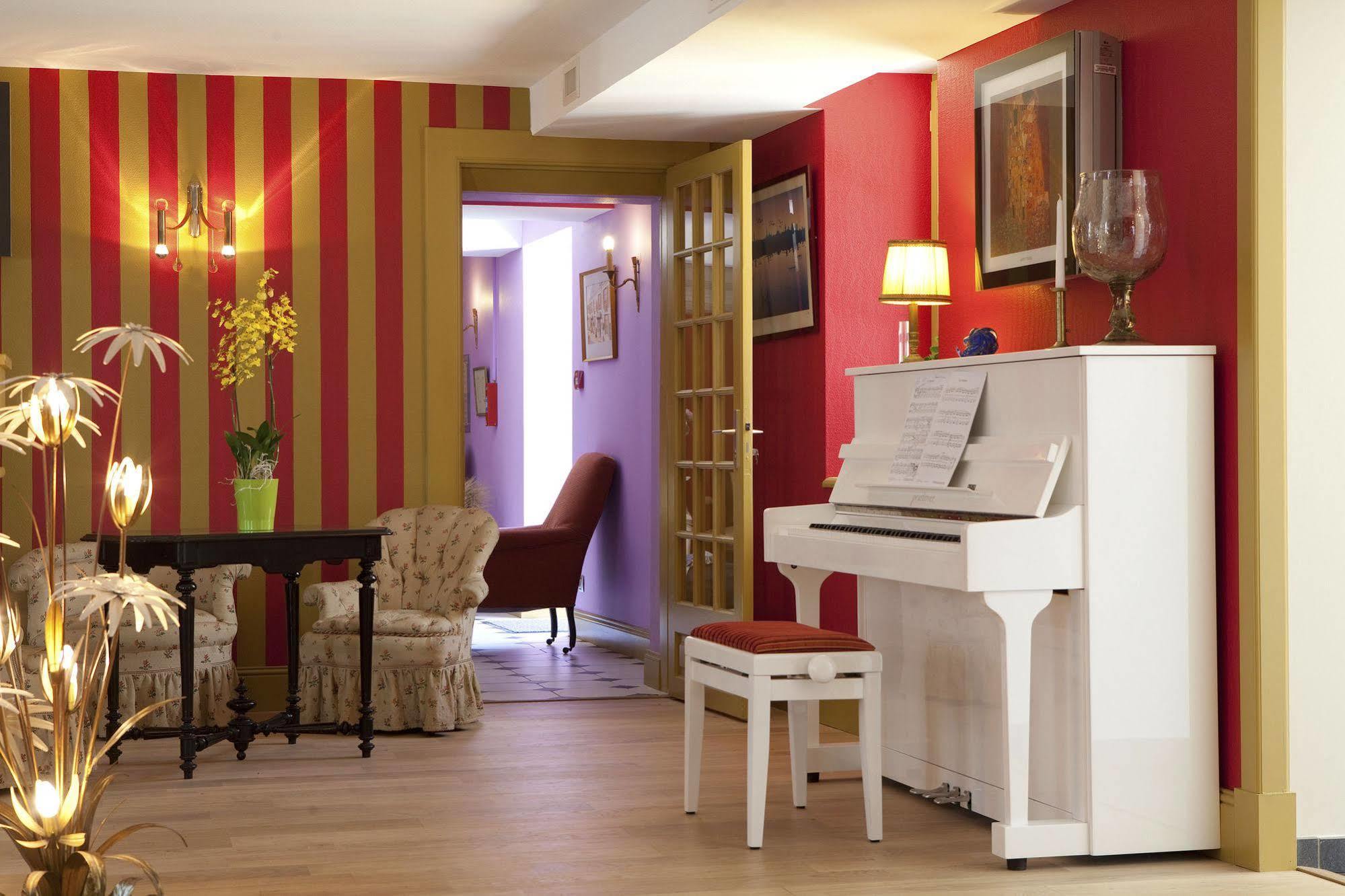 Logis Hotel O En Couleur Oucques-la-Nouvelle Ngoại thất bức ảnh