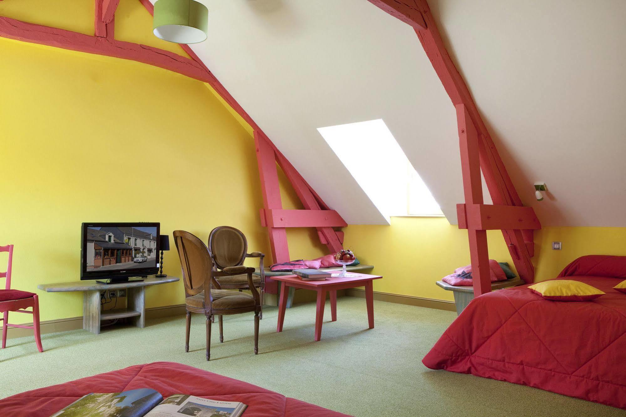 Logis Hotel O En Couleur Oucques-la-Nouvelle Ngoại thất bức ảnh