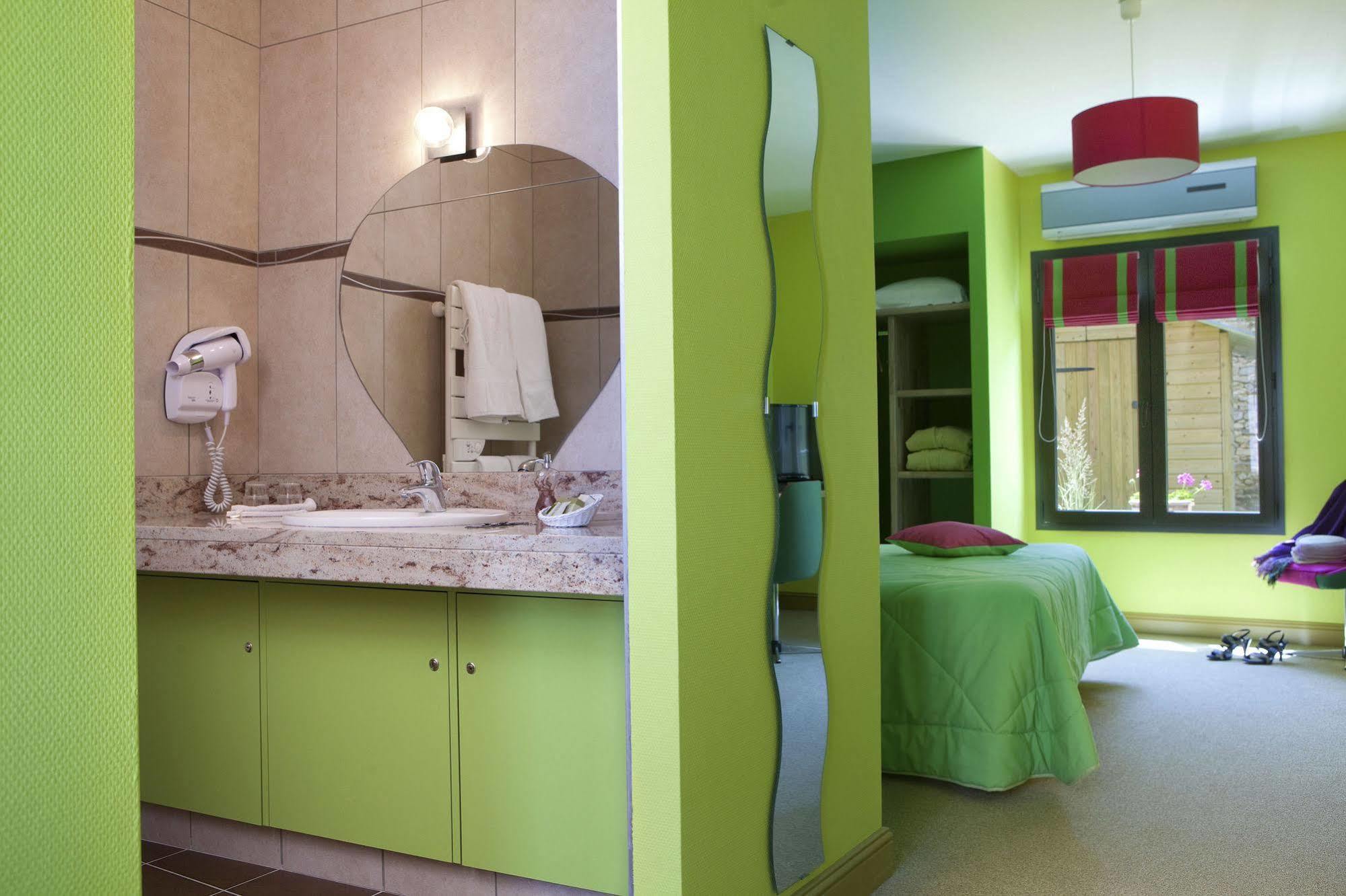 Logis Hotel O En Couleur Oucques-la-Nouvelle Ngoại thất bức ảnh